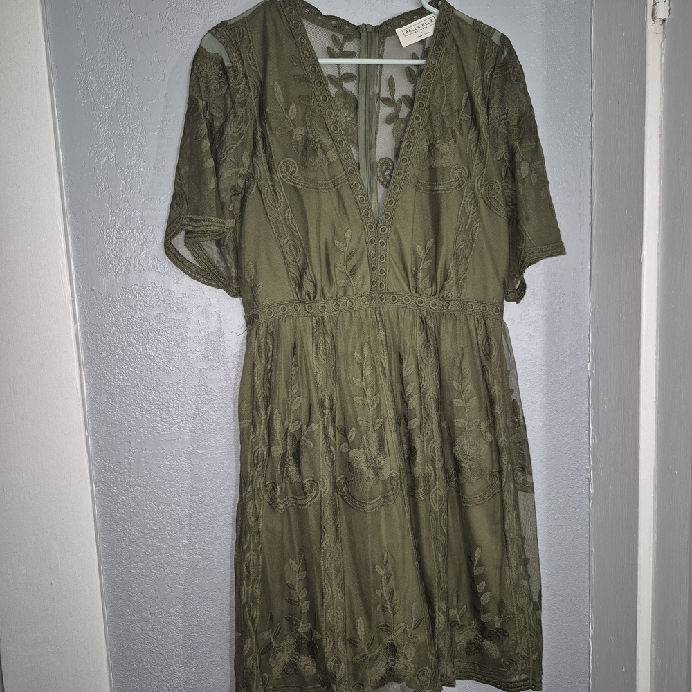 Forever 21 Green V-Neck Short Sleeve Midi Dress